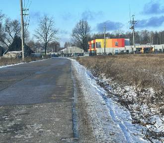 Droga dojazdowa do nowego przedszkola w Glinnie z ograniczeniem 90km/h