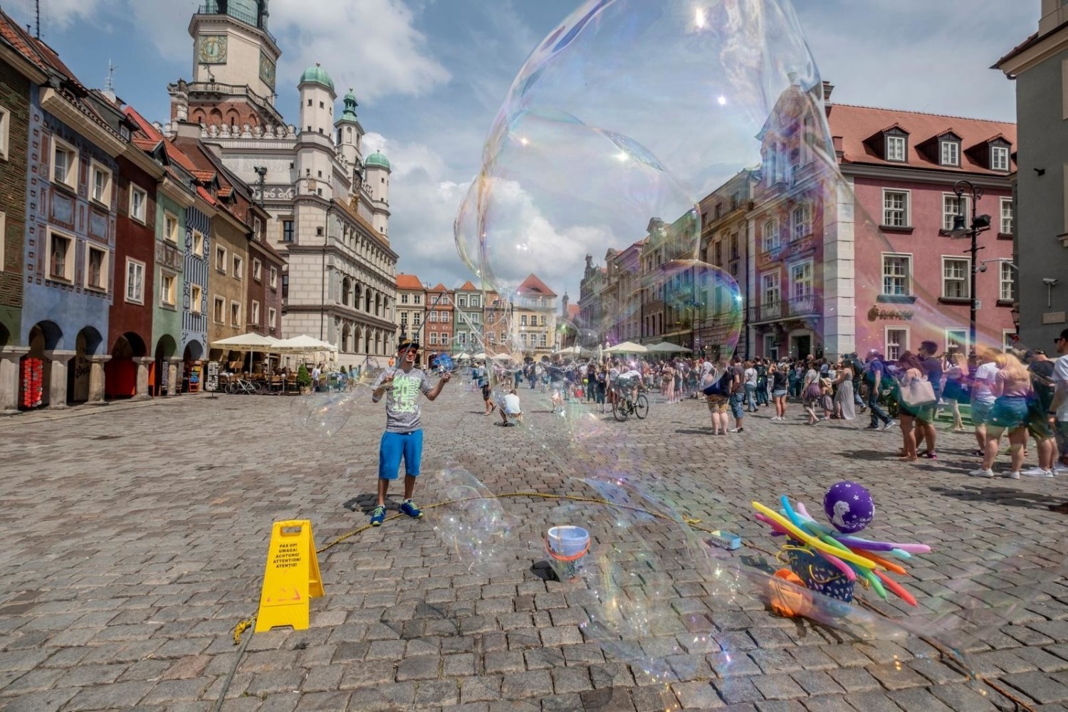 Dziennikarze "The Mirror" polecają między innymi Stary Rynek w Poznaniu