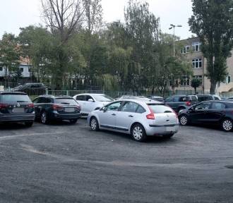 Jest szansa na tymczasowy parking na działce przy ulicy Hożej. 