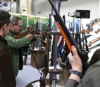Z roku na rok w Małopolsce coraz więcej osób stara się o pozwolenie na broń