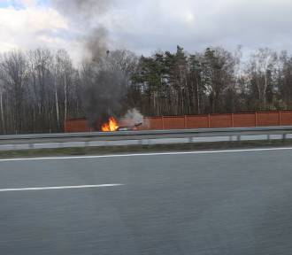 Pożar samochodu na A1 w Knurowie. Występują utrudnienia w ruchu