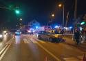 Wypadek na skrzyżowaniu w centrum Tarnowa. Po zderzeniu dwóch osobówek, jeden z pojazdów potrącił pieszych. Kilka osób trafiło do szpitala