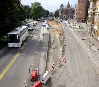 Trwa przebudowa ulicy Pocztowej w Legnicy, zobaczcie aktualne zdjęcia