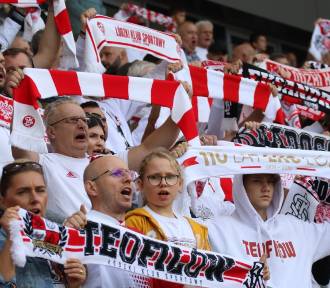 Prawie 10 tysięcy kibiców na meczu ŁKS - Cracovia. Zobaczcie kto był na widowni FOTO