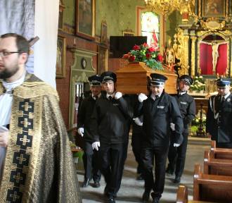 Pogrzeb Zbigniewa Tomaszka, byłego wójta Iwanowic. To był społecznik, a nie polityk