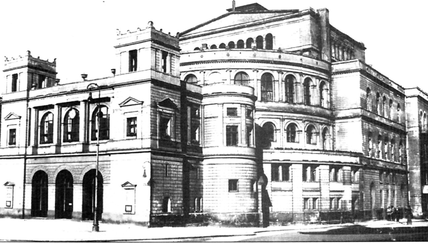 Zbliżenie na wejście główne