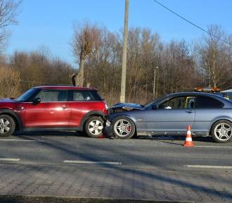 W Krośnie zderzyły się trzy samochody. jedna osoba trafiła do szpitala [ZDJĘCIA]