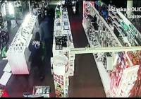 Kradzież w sklepie Neonet. Policja publikuje nagranie