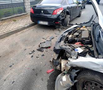 Wypadek w Lesznie. Mężczyzna jechał z dziećmi i uderzył w inny samochód