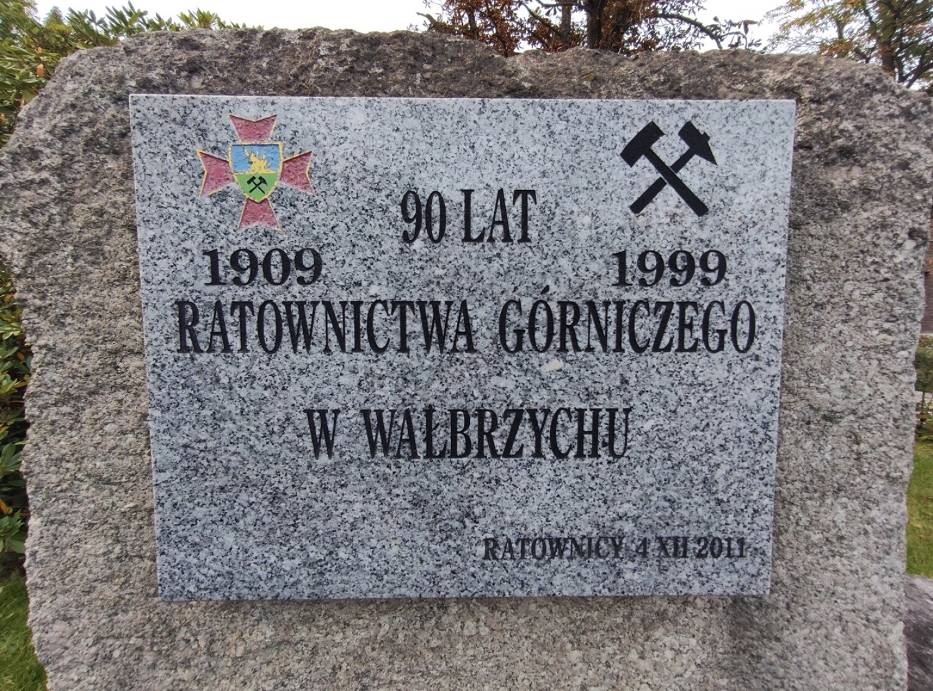 Najbardziej tajemniczy pomnik w Wałbrzychu ku czci ofiar katastrofy górniczej? Gdzie inne górnicze monumenty? MAPA i ZDJĘCIA!