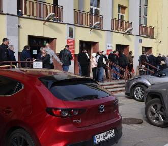 Skandal na giełdzie kolekcjonerskiej w Łodzi! Kierowcy nie mogli wyjechać ZDJĘCIA