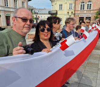 Dzień Flagi RP w Piotrkowie, mieszkańcy świętowali w Rynku Trybunalskim ZDJĘCIA