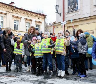 Dzieci z przedszkoli integracyjnych przemaszerowały przez Tarnów