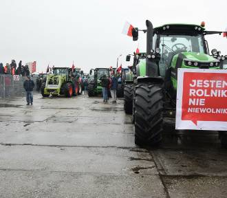 Kilkaset ciągników na trasie między Pawłowicami a Ochabami. Protest rolników na DK 81