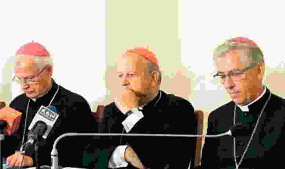 Od lewej arcybiskup Józef Michalik, kardynał Stanisław Dziwisz, biskup Wiktor Skworc