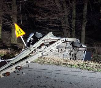 Wypadek pod Namysłowem. Pijany kierowca uderzył w betonowy słup sieci energetycznej