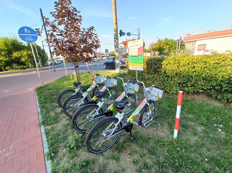 Stacja rowerowa na ulicy Sarnowskiej