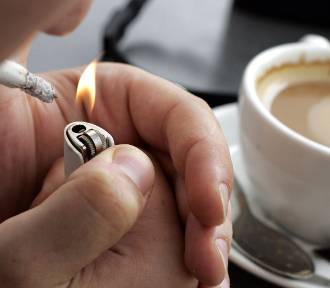 „Dług zdrowotny” Polaków stale rośnie. Niemal 60 mld zł straty z powodu palaczy