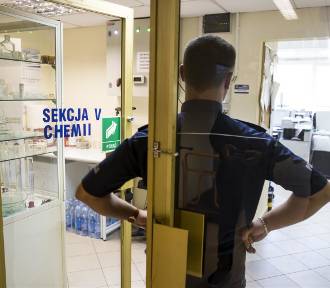 Policyjne laboratorium narkotykowe. Zajrzeliśmy do miejsca, w którym potężne przemyty i walka 