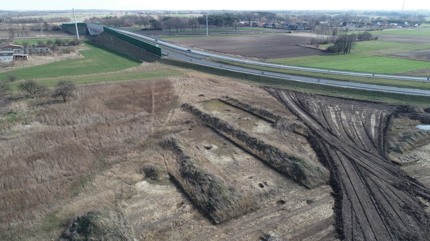 W tym miejscu (okolice Szynkielewa, wiaduktu nad torami PKP, węzła Pabianice Północ) drogowy węzeł Łódź Lublinek połączy istniejący odcinek S14 z budowanym odcinkiem pierwszym zachodzniej obwodnicy Łodzi