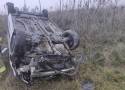 Kierowca z Ukrainy zginął na A1 koło Tuszyna. Jego auto dachowało. ZDJĘCIA