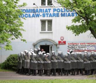 Oto zadania i numery telefonów kom. policjantów dzielnicowych we Wrocławiu. Zapiszcie