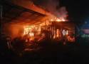 Niebezpieczny pożar budynku mieszkalnego w Glinnie. Cały budynek był w ogniu! 