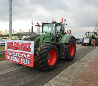 Rolnicy blokowali zjazdy na autostradę A1 przy węźle Świerklany