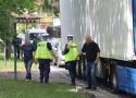 Utrudnienia w ruchu drogowym we Wrocławiu: ciężarówka zaklinowała się pod wiaduktem