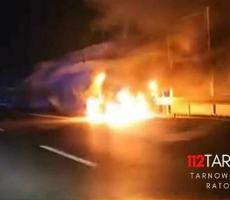 Pożar samochodu na autostradzie A4 między Tarnowem a Brzeskiem, są utrudnienia 