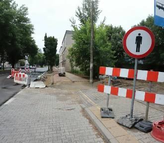 Trwa budowa ścieżki rowerowej przy ulicy Okulickiego w Radomiu. Jak idą prace? [FOTO]