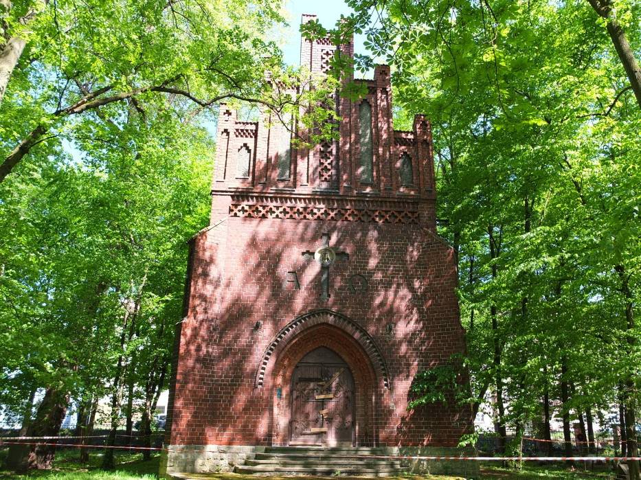 Zabytkowa kaplica na ulicy Wrocławskiej w Opolu