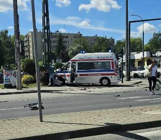 Wypadek z udziałem ambulansu w Krakowie