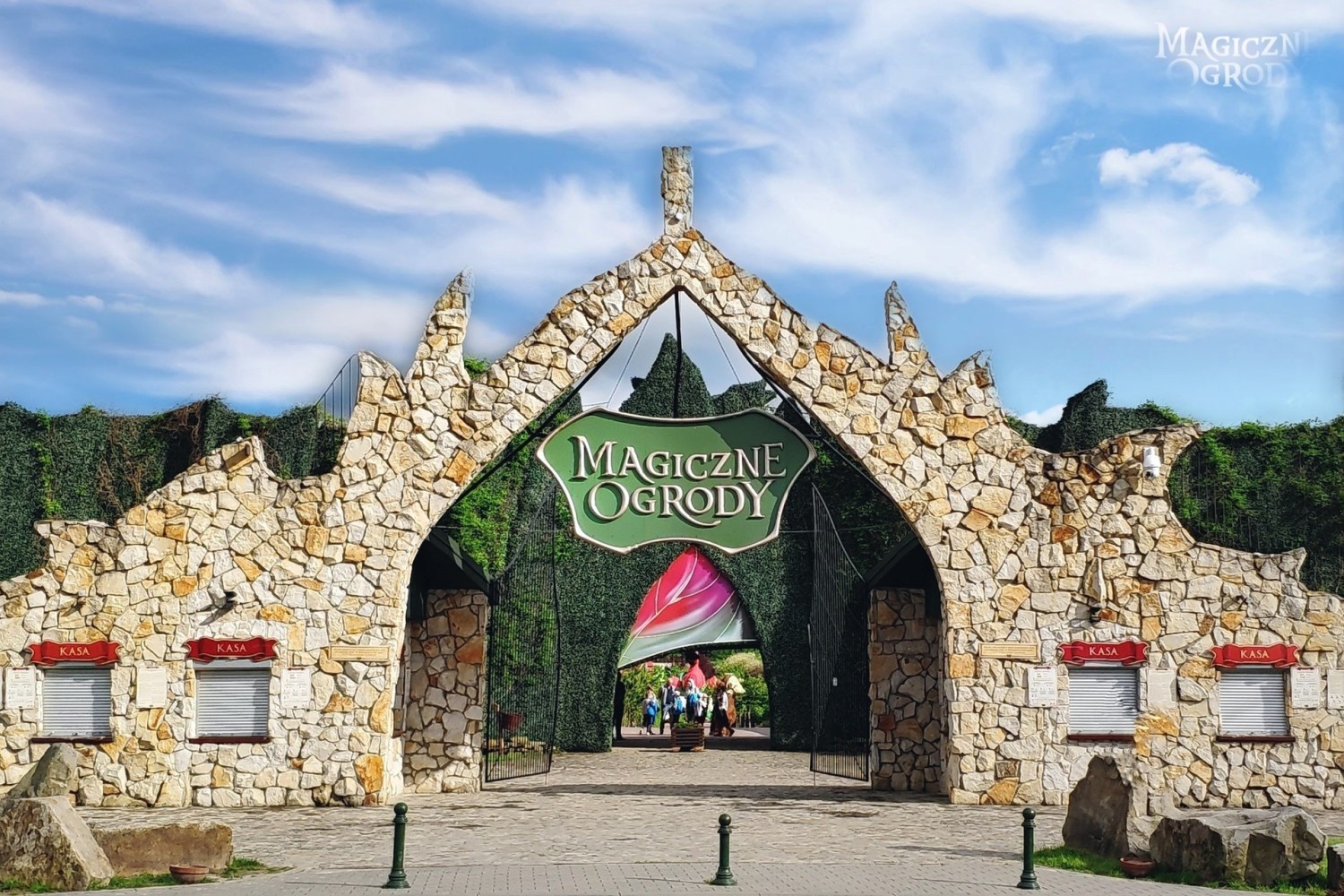 To istniejący od kilku lat, mający ponad 14 hektarów powierzchni, bajkowy park tematyczny, z karuzelami, małą kolejką i restauracjami