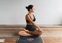 Czym się charakteryzuje wysokiej jakości mata do jogi?