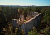 Tajemniczy zamek w Małopolsce. Na Wzgórzu św. Krzyża pozostały mury