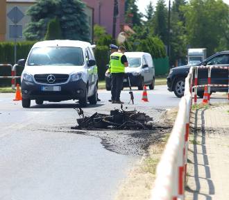 Motocykl spłonął pod Wrocławiem. Mężczyzna nie żyje, kobieta jest ranna [FILM]