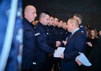Nowi policjanci w Małopolsce. Przysięgę złożyło 37 kobiet i 65 mężczyzn