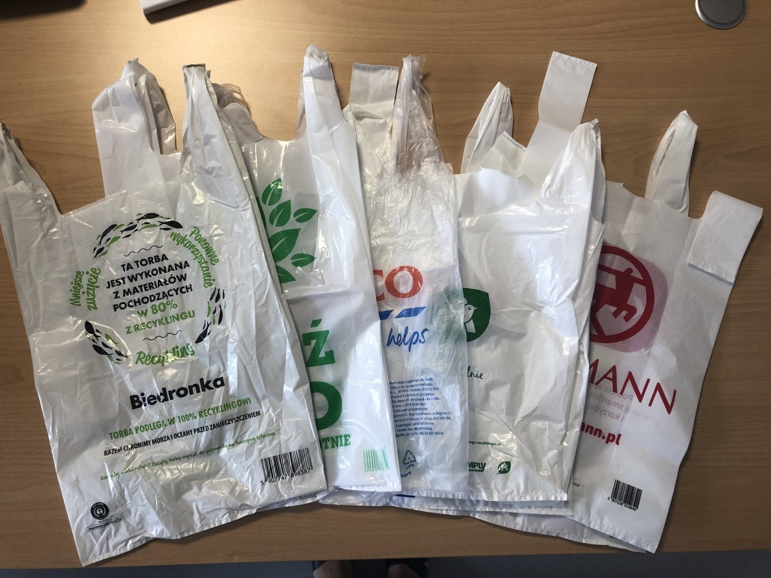 Ceny na reklamówki od 1 września wzrosną o 25 groszy, z czego 20 groszy opłaty recyklingowej oraz 5 groszy podatku VAT