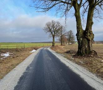Cieszy 1,6 km przebudowanej drogi w gminie Sławno. Zdjęcia
