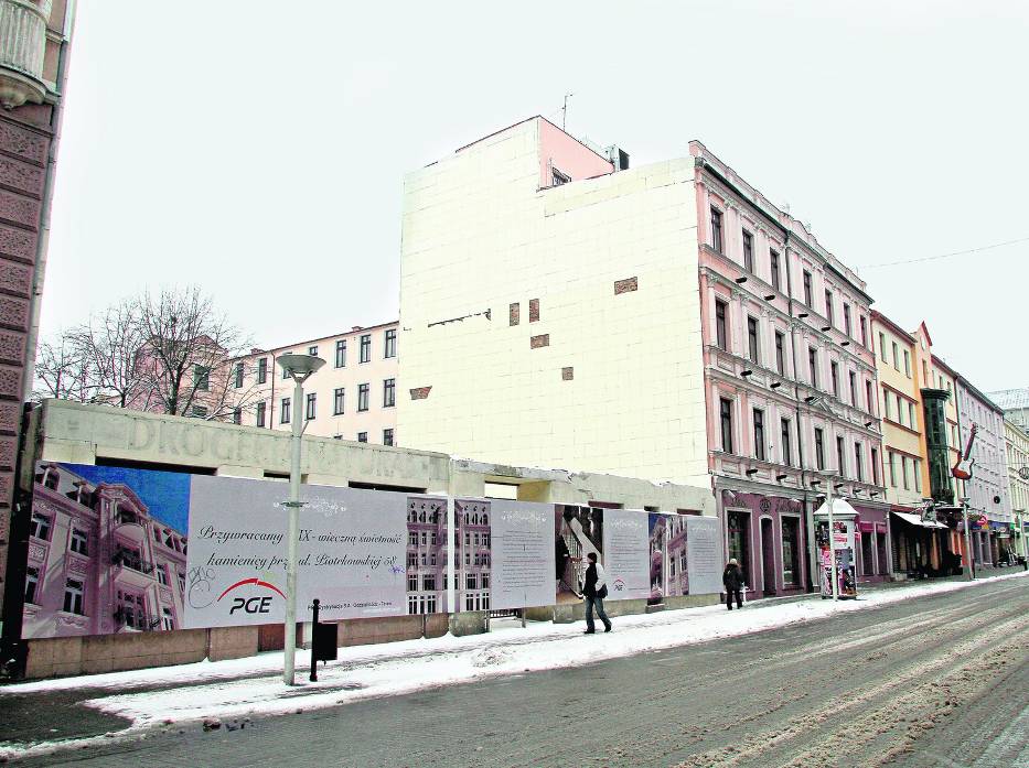Policja i prokuratura zajmują się sprawą zniszczenia przez PGE zabytkowej kamienicy przy ul