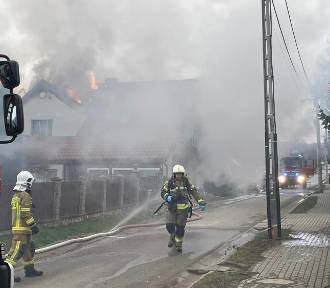 Pożar domu jednorodzinnego na Dolnym Śląsku. Osiem zastępów walczyło z ogniem!