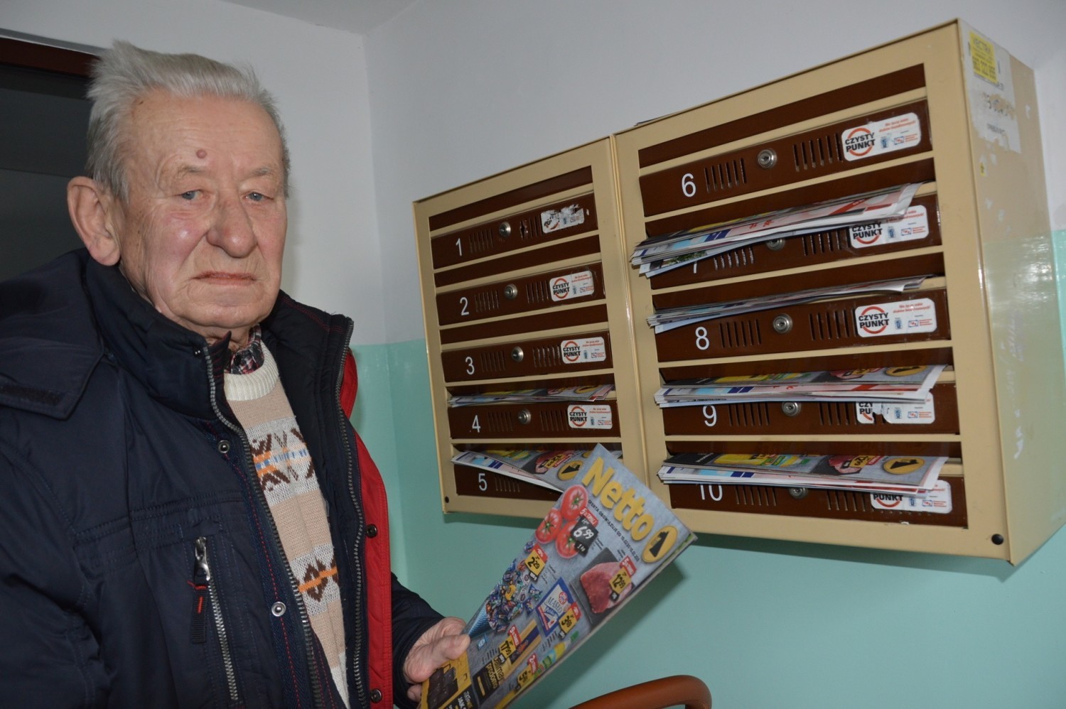 Wiele razy rozmawiałem z roznosicielami ulotek, prosiłem by nie zaśmiecali naszych skrzynek, niestety bez skutku- mówi Marian Słonimski z Żar