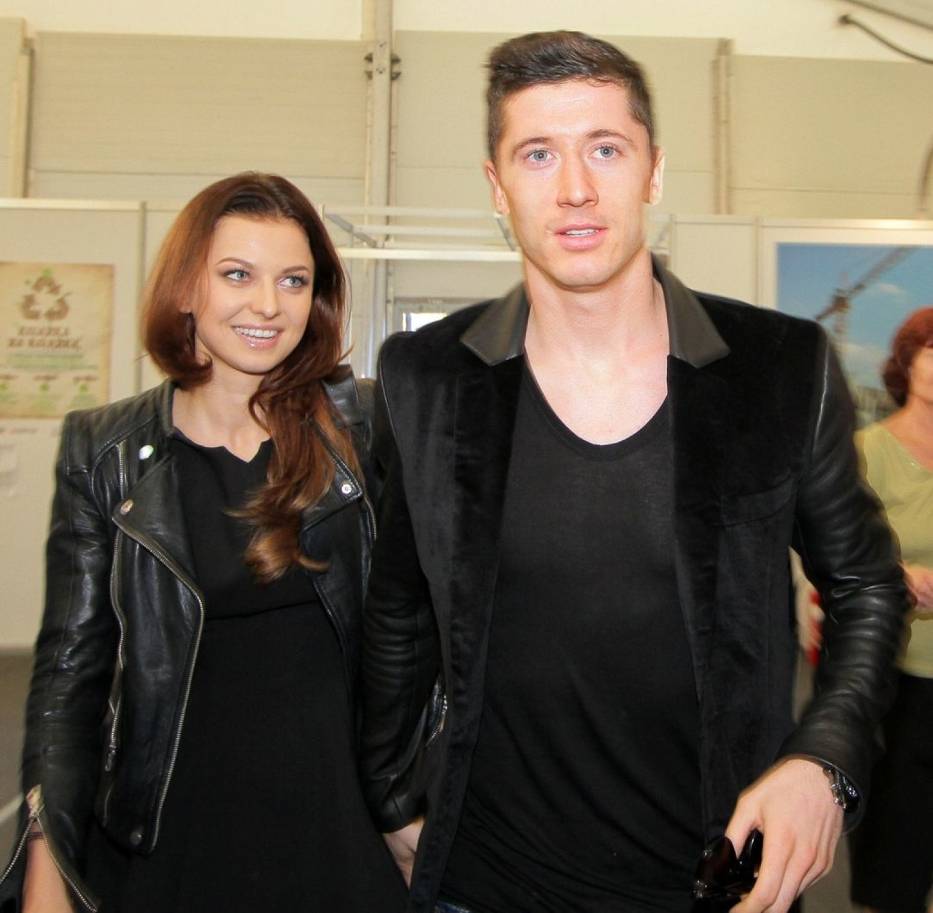 Robert Lewandowski z żoną zaparkowali na "kopercie ...