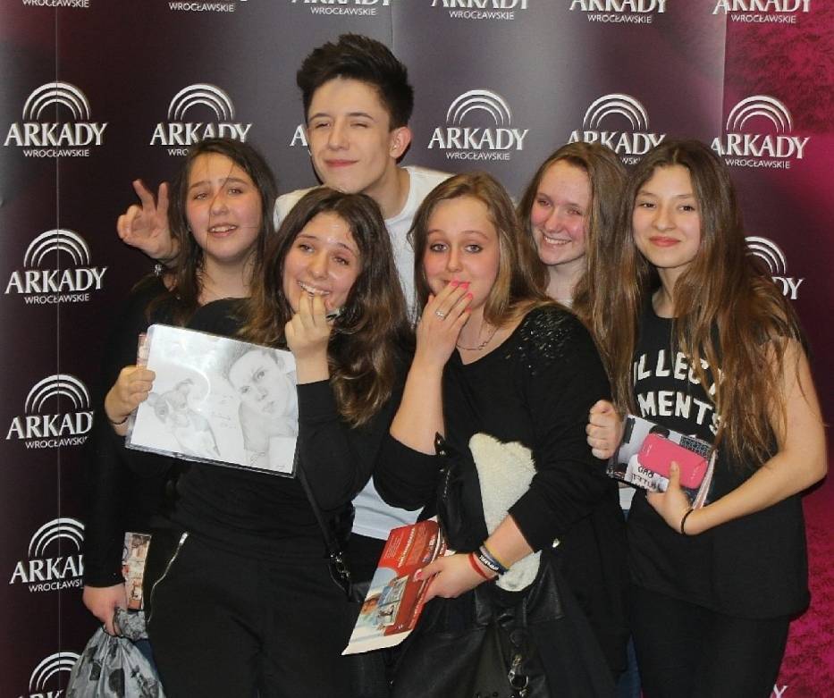 Dawid Kwiatkowski z fankami