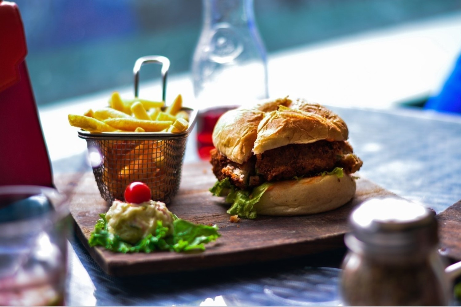 Cały pomysł na bon gastronomiczny polega na zwiększeniu kwoty zwolnionej z podatków i składek do 400 zł oraz rozszerzeniu ulgi w PIT i ZUS na wszystkich chętnych pracodawców