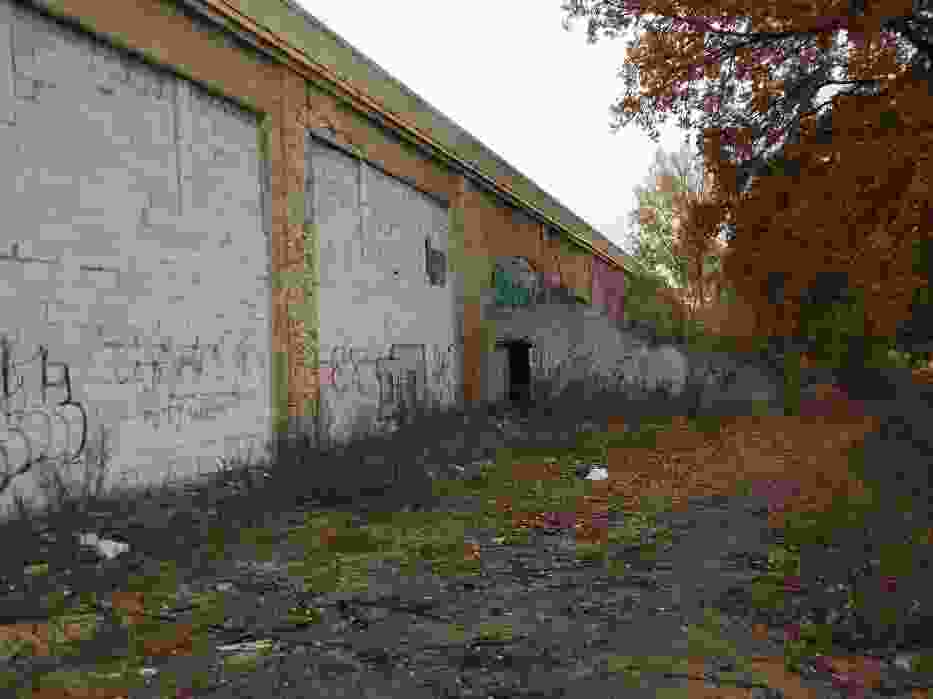 Jeśli to ruina to jak nazwać budynki pofabryczne ?