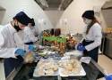 Jarosławscy uczniowie przygotowują codziennie kilkaset kanapek dla uchodźców