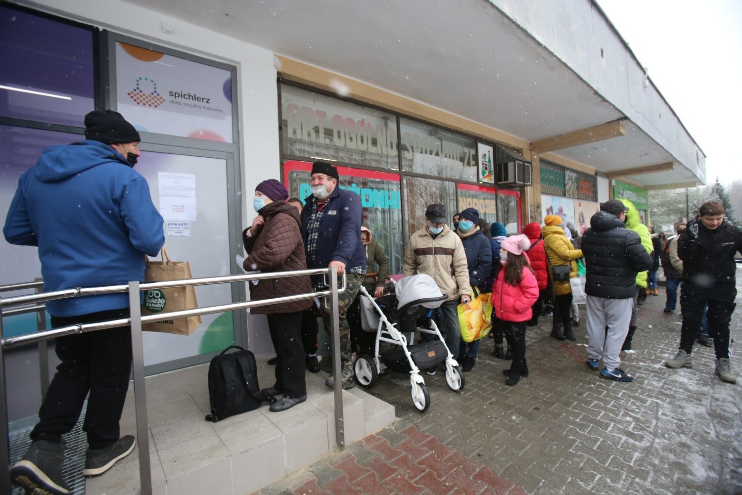 W grudniu 2020 roku sklep socjalny Spichlerz uruchomiono w Katowicach