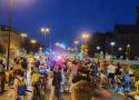Rowerzyści powitali lato przejeżdżając nocą po ulicach Krakowa